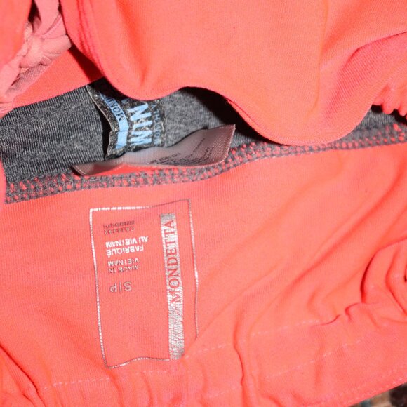 Cropped Athleisure tights. - Picture 3 of 4